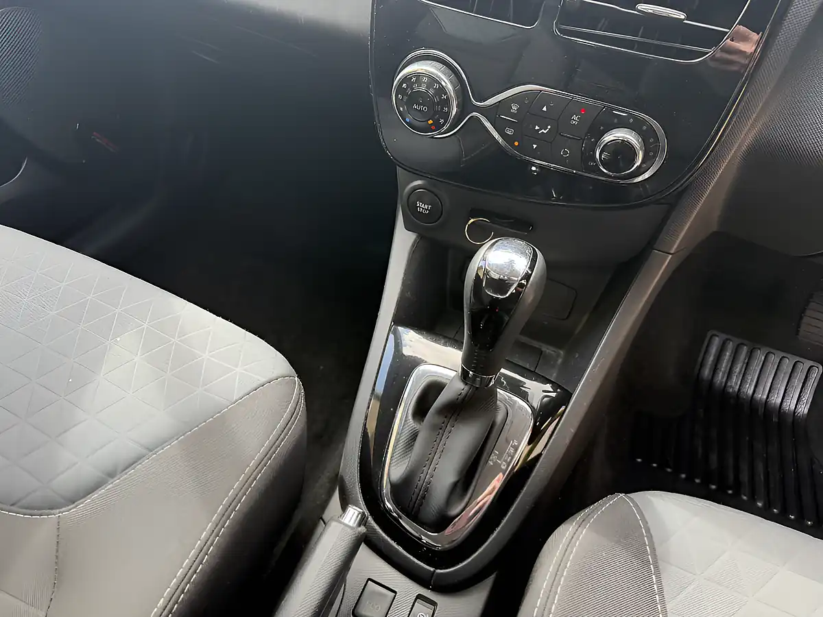 Used 2014 Renault Clio Dynamique S Medianav Pearl Red Metallic - Interior and Exterior details 14