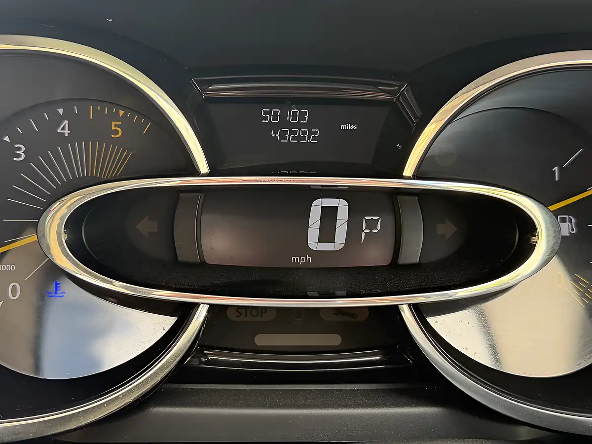 Used 2014 Renault Clio Dynamique S Medianav Pearl Red Metallic - Interior and Exterior details 16