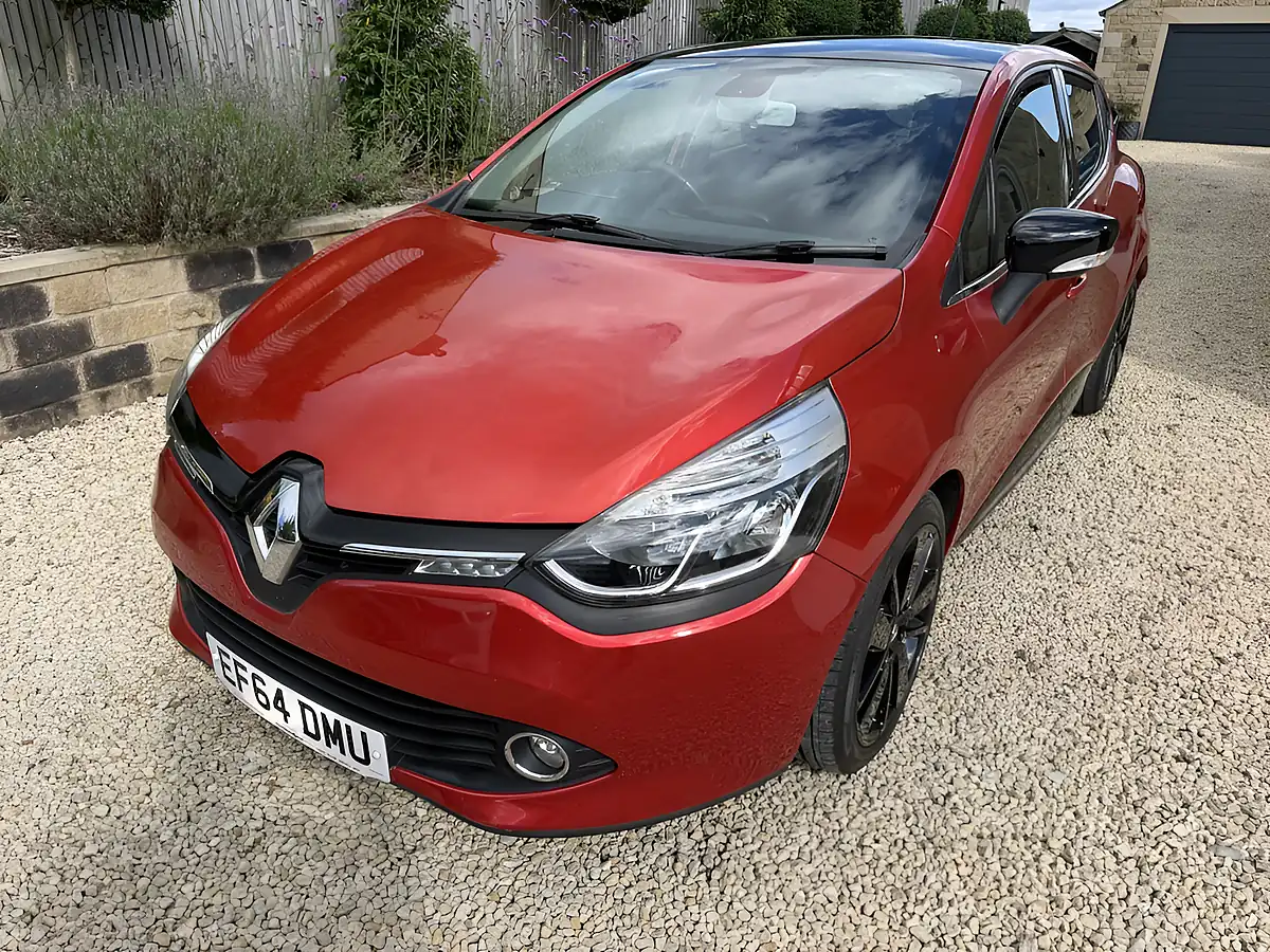 Used 2014 Renault Clio Dynamique S Medianav Pearl Red Metallic - Interior and Exterior details 3