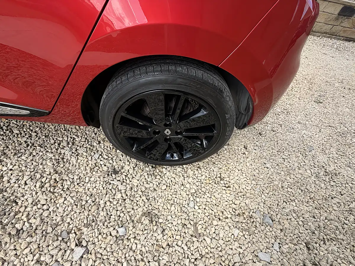 Used 2014 Renault Clio Dynamique S Medianav Pearl Red Metallic - Interior and Exterior details 5