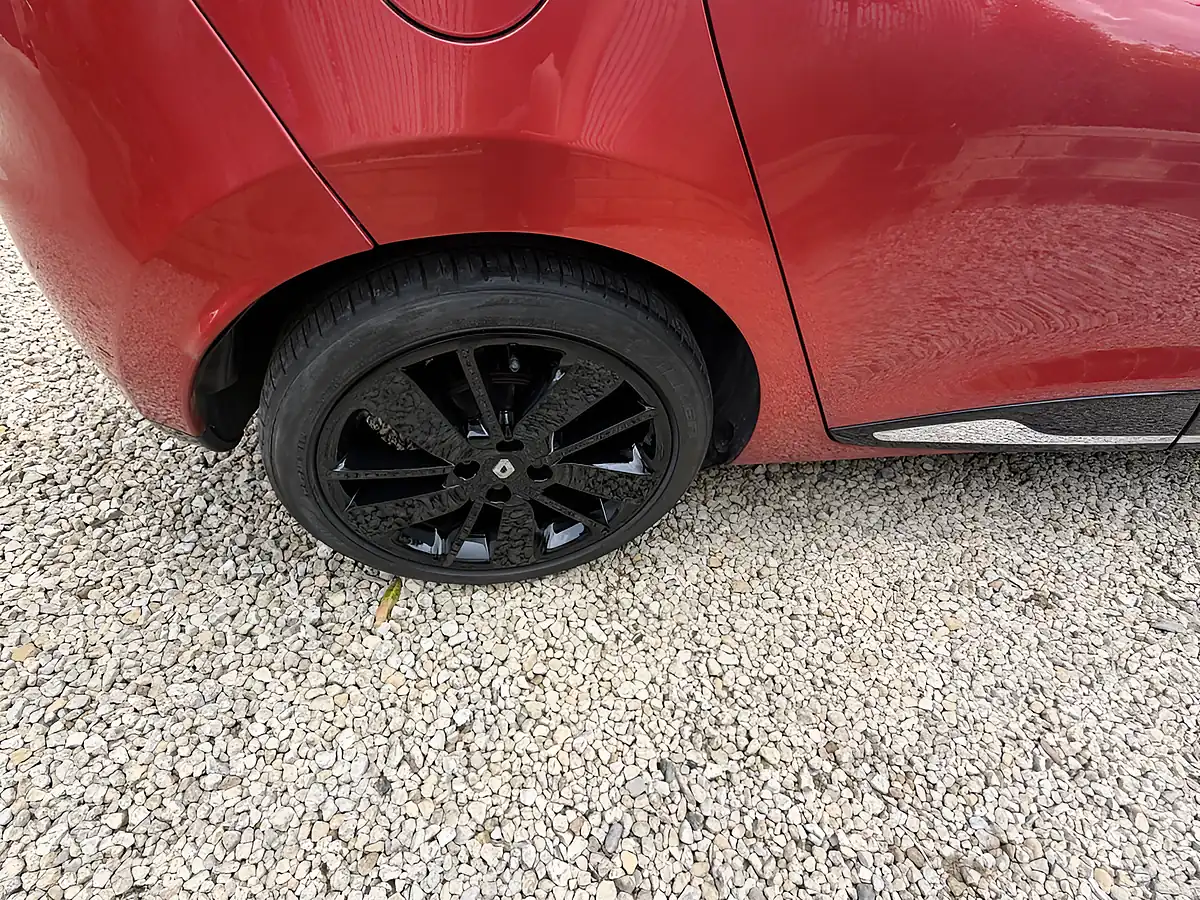Used 2014 Renault Clio Dynamique S Medianav Pearl Red Metallic - Interior and Exterior details 6