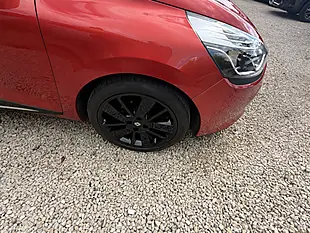 Used 2014 Renault Clio Dynamique S Medianav Pearl Red Metallic - Interior and Exterior details 7