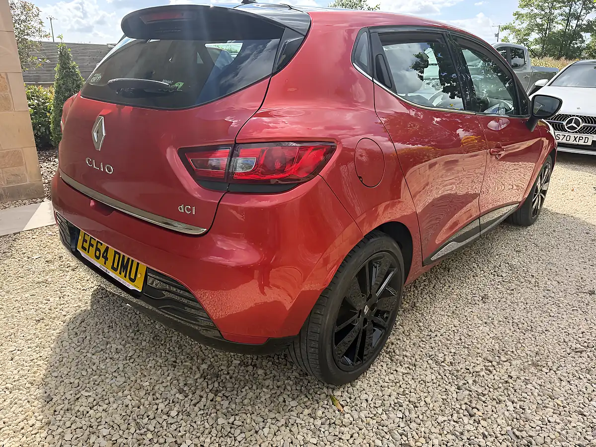 Used 2014 Renault Clio Dynamique S Medianav Pearl Red Metallic - Interior and Exterior details 8