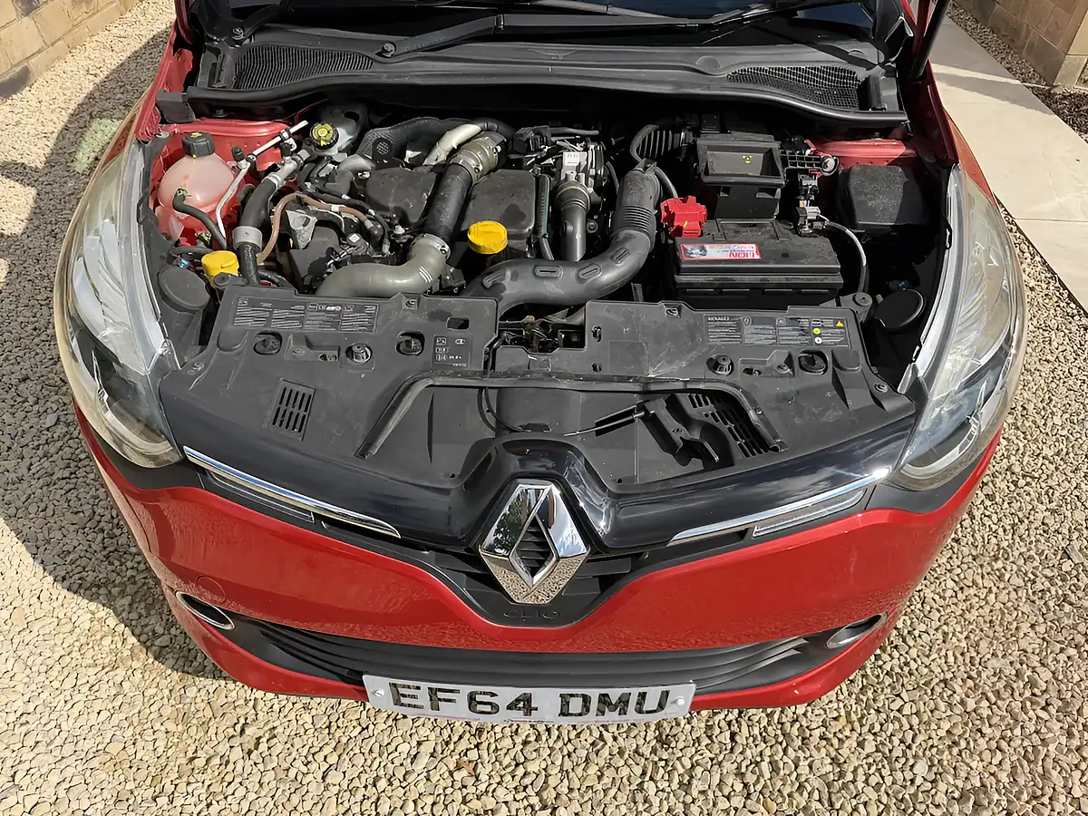 Used 2014 Renault Clio Dynamique S Medianav Pearl Red Metallic - Interior and Exterior details 9