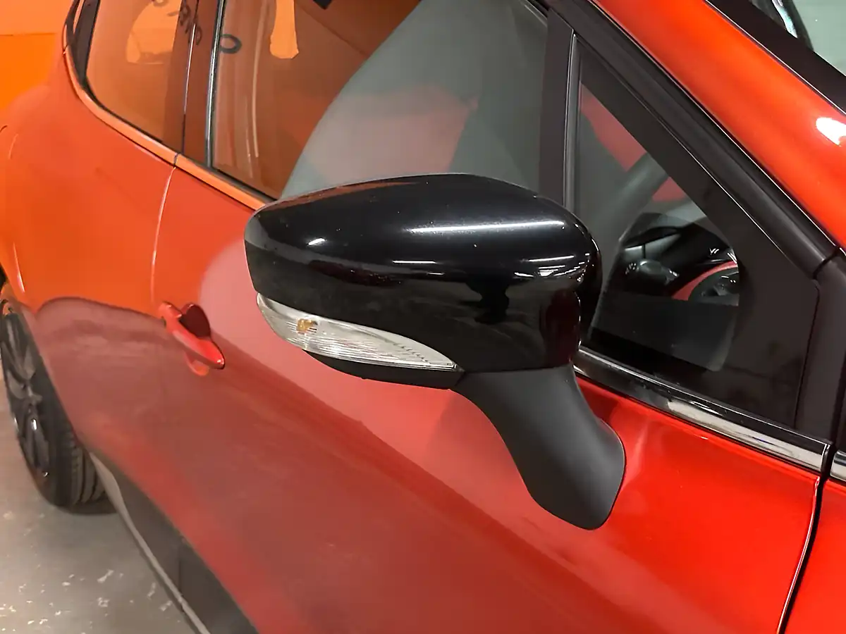 Used 2014 Renault Clio Dynamique S Medianav Red - Interior and Exterior details 15
