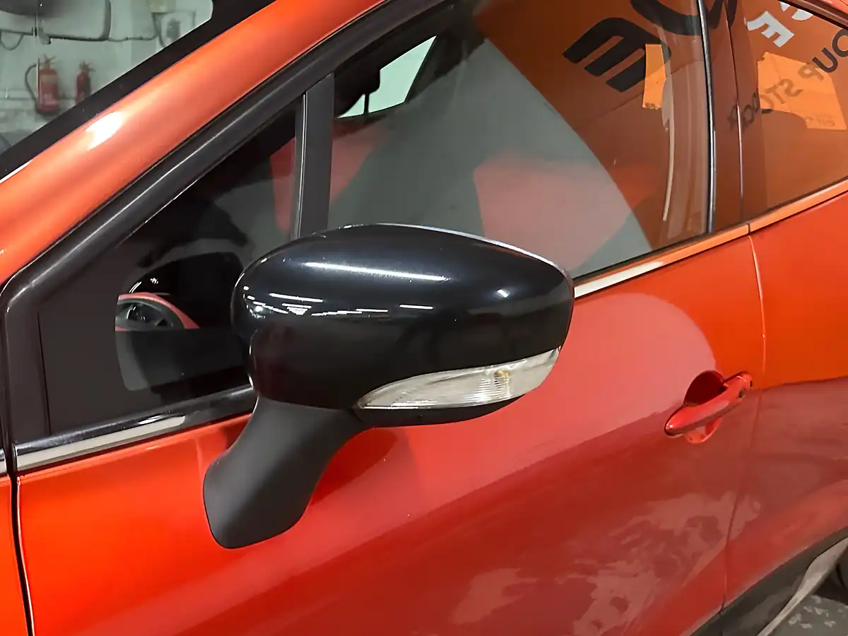 Used 2014 Renault Clio Dynamique S Medianav Red - Interior and Exterior details 16