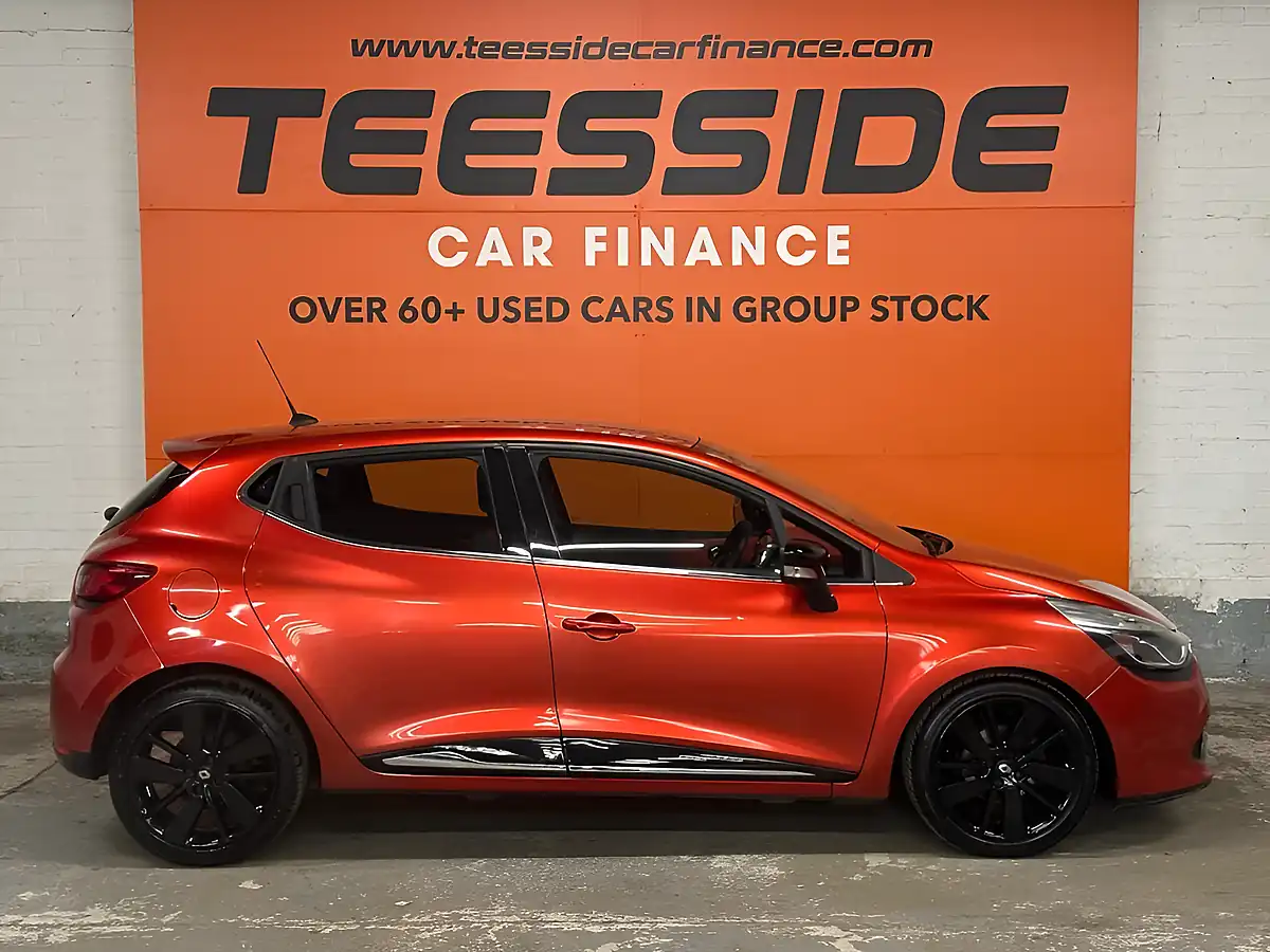 Used 2014 Renault Clio Dynamique S Medianav Red - Interior and Exterior details 3