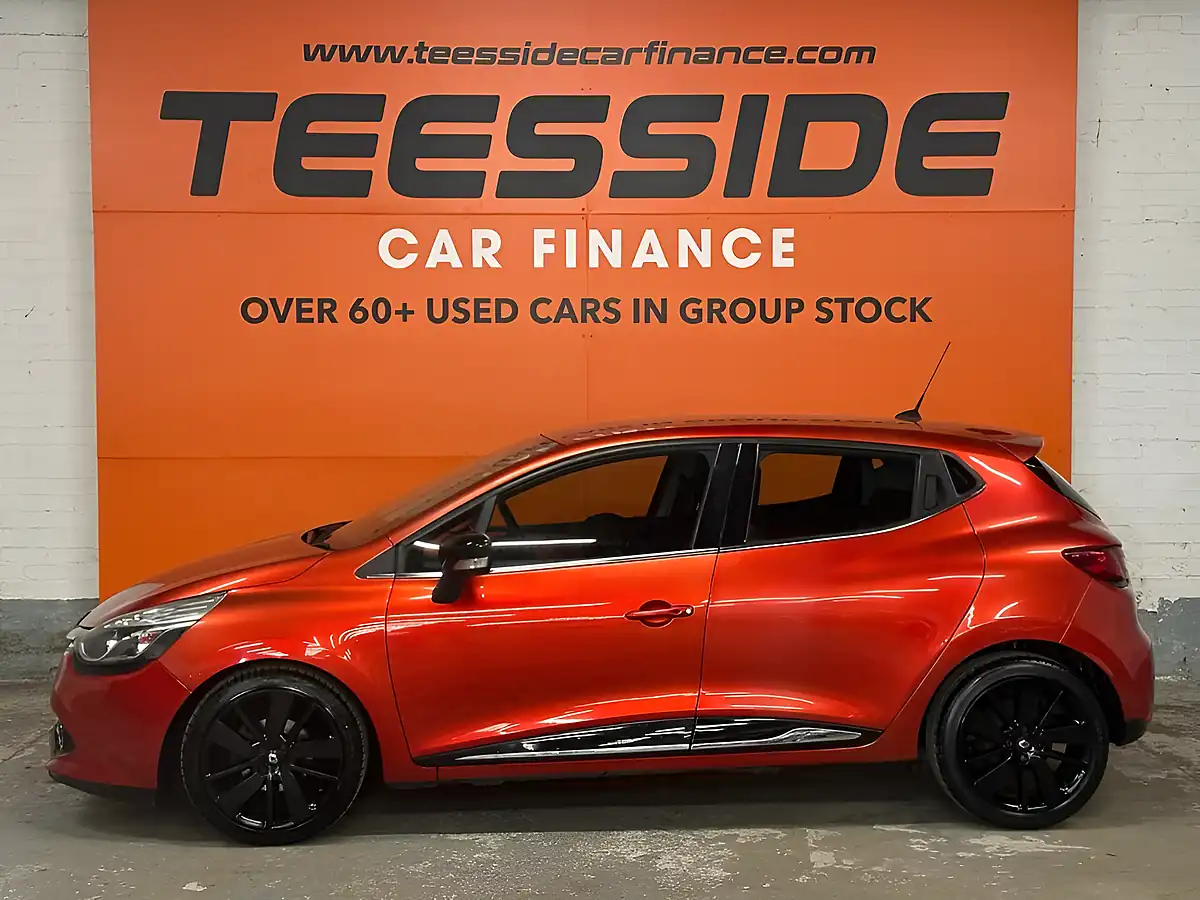 Used 2014 Renault Clio Dynamique S Medianav Red - Interior and Exterior details 8