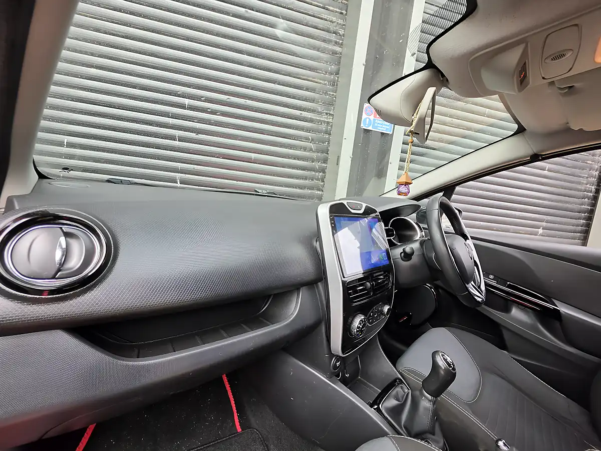 Used 2014 Renault Clio Dynamique S Medianav Red - Interior and Exterior details 10