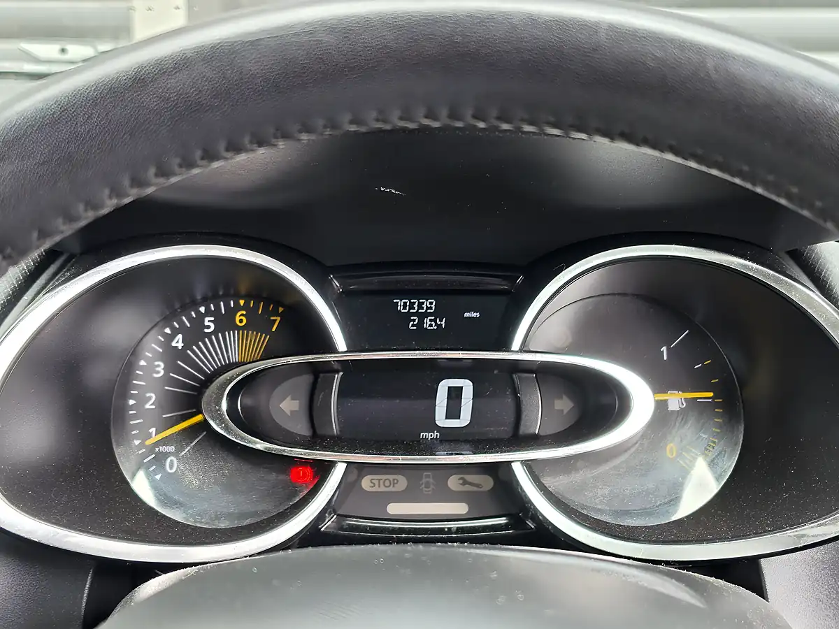Used 2014 Renault Clio Dynamique S Medianav Red - Interior and Exterior details 11