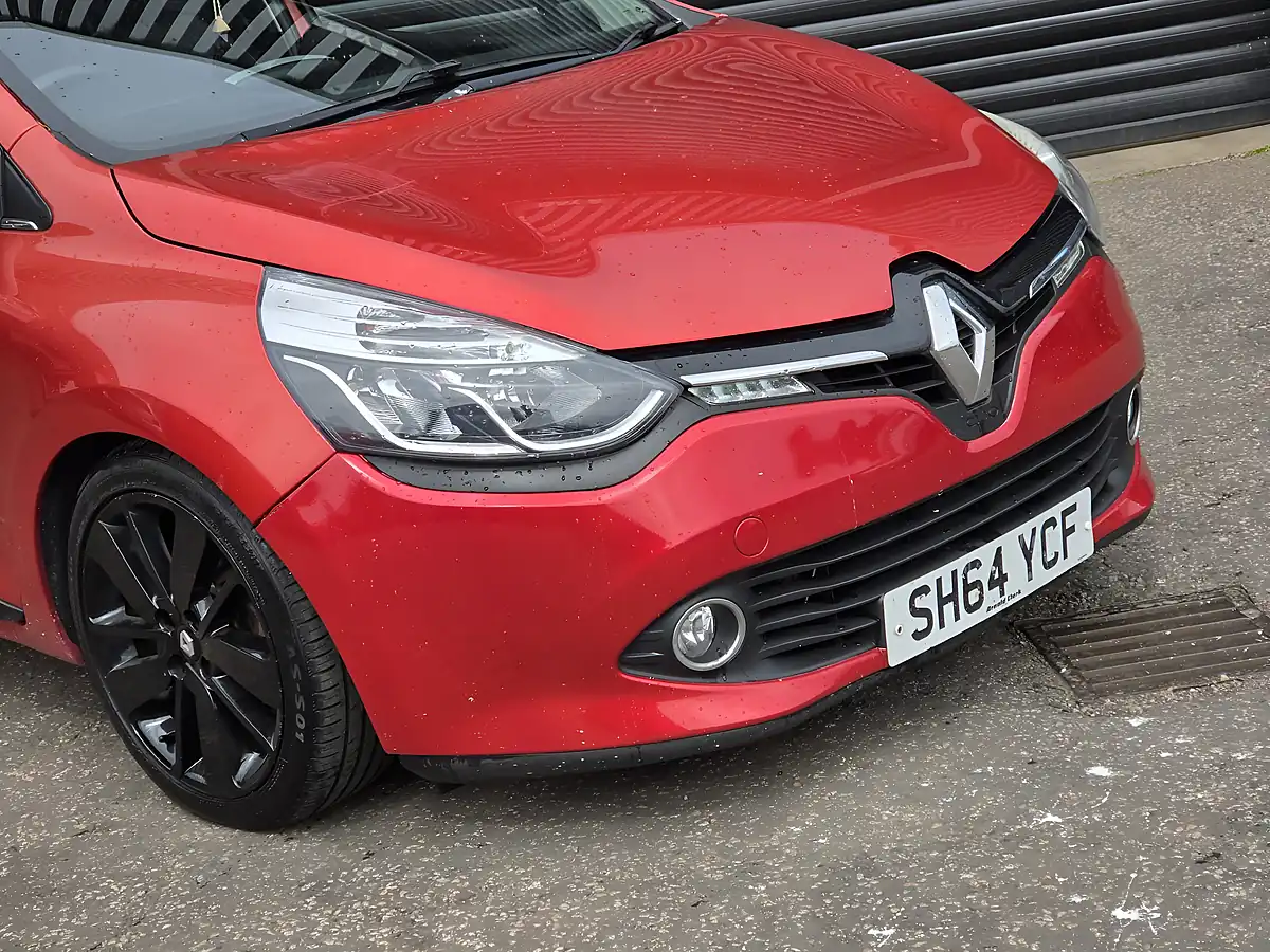 Used 2014 Renault Clio Dynamique S Medianav Red - Interior and Exterior details 3