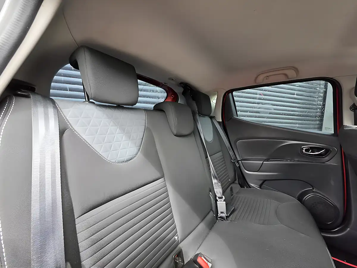 Used 2014 Renault Clio Dynamique S Medianav Red - Interior and Exterior details 4