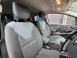 Used 2014 Renault Clio Dynamique S Medianav Red - Interior and Exterior details 5