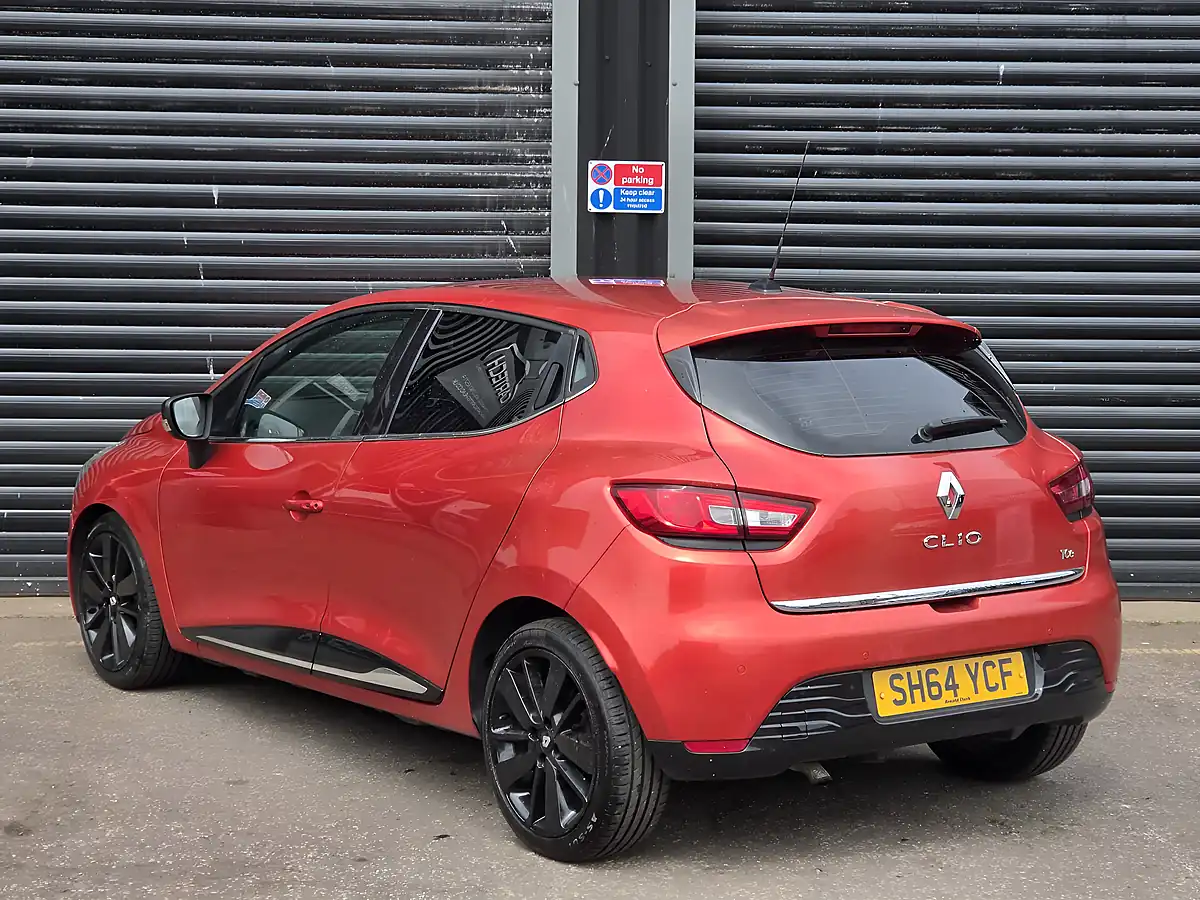 Used 2014 Renault Clio Dynamique S Medianav Red - Interior and Exterior details 9
