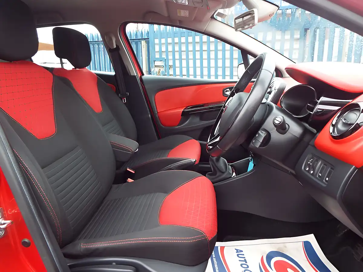 Used 2014 Renault Clio Dynamique S Medianav Red - Interior and Exterior details 10