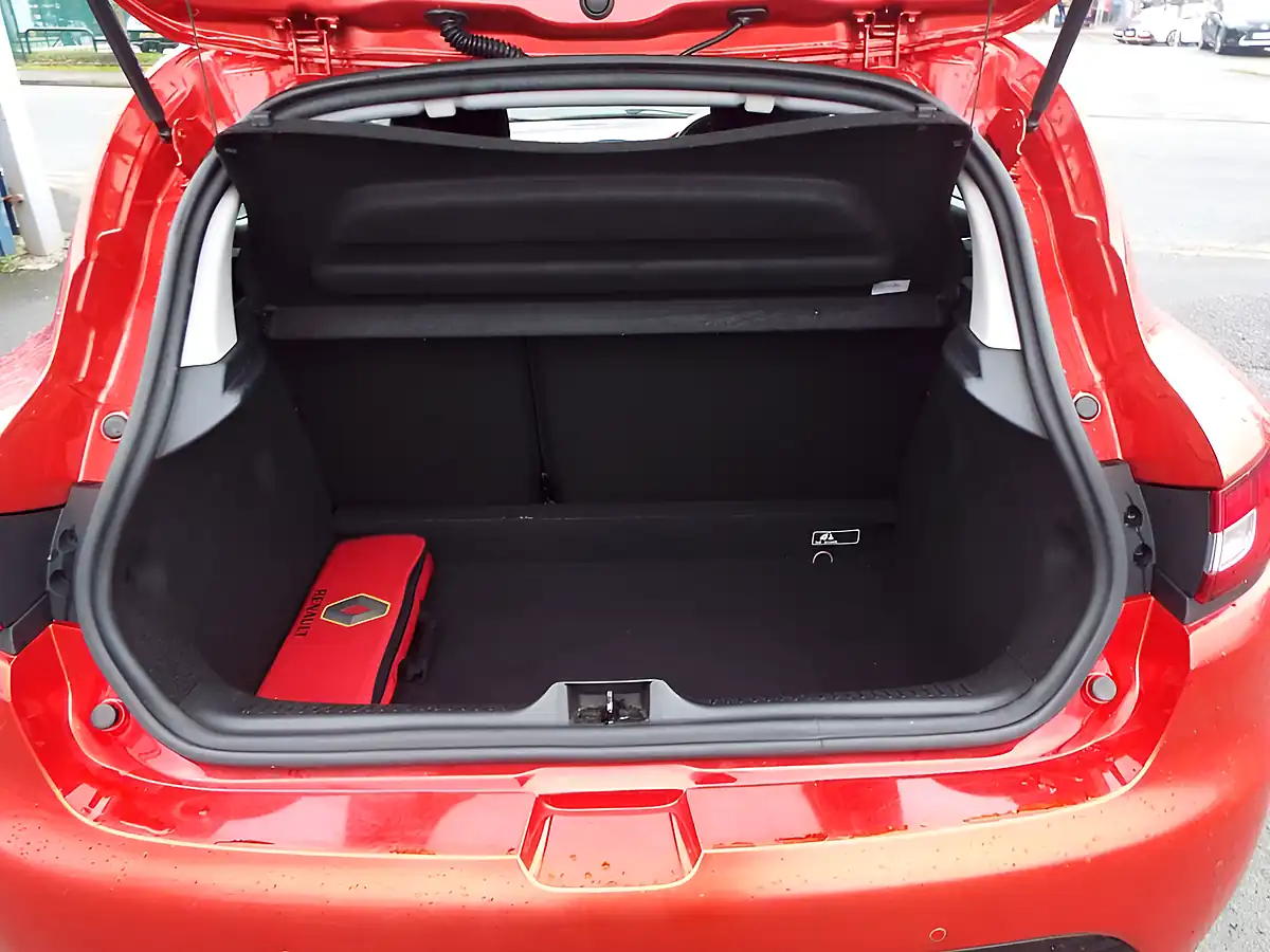 Used 2014 Renault Clio Dynamique S Medianav Red - Interior and Exterior details 11