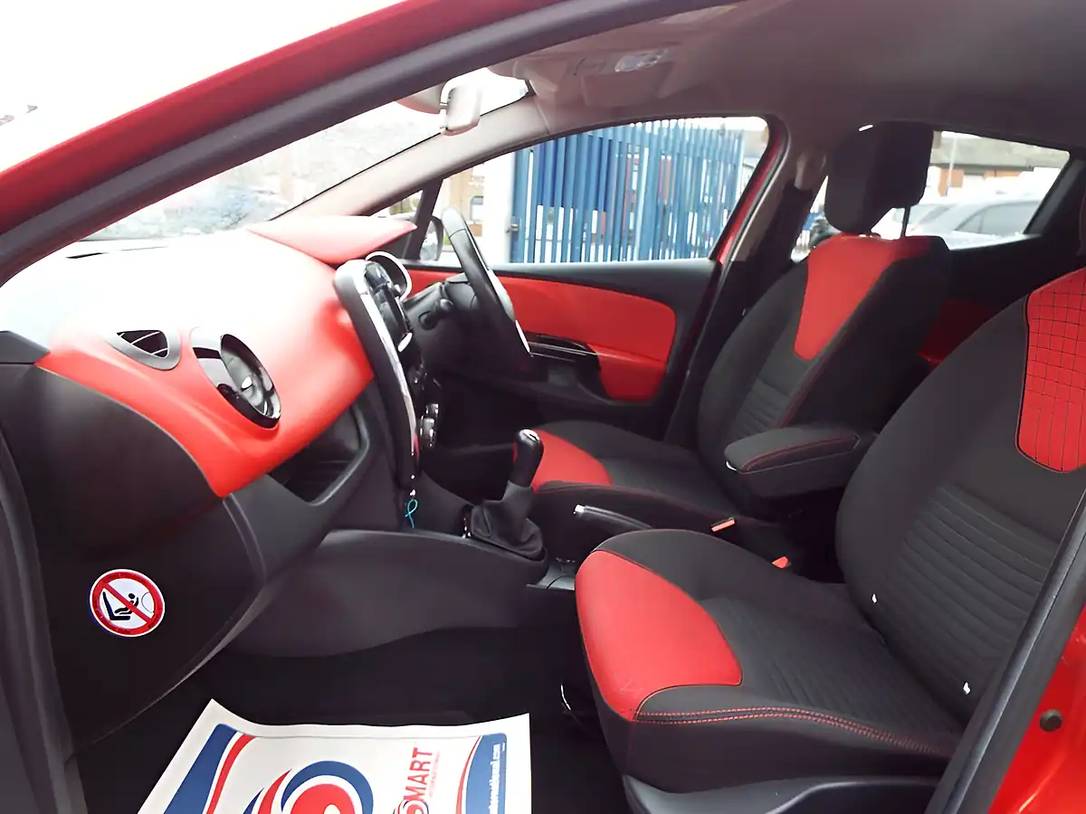 Used 2014 Renault Clio Dynamique S Medianav Red - Interior and Exterior details 12