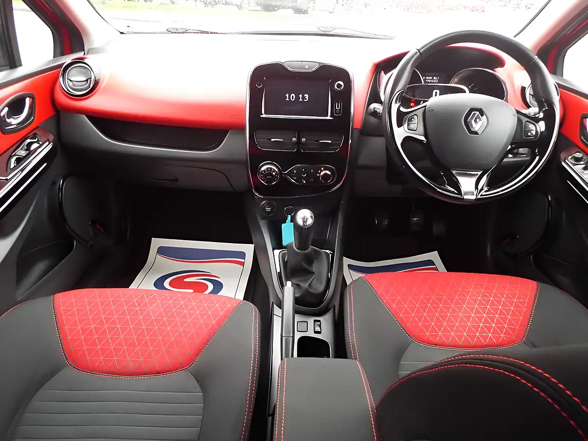 Used 2014 Renault Clio Dynamique S Medianav Red - Interior and Exterior details 13