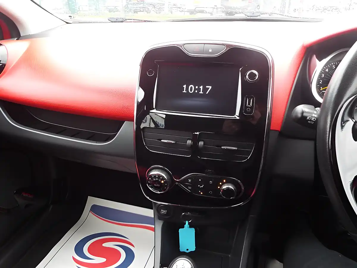 Used 2014 Renault Clio Dynamique S Medianav Red - Interior and Exterior details 19