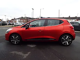 Used 2014 Renault Clio Dynamique S Medianav Red - Interior and Exterior details 4