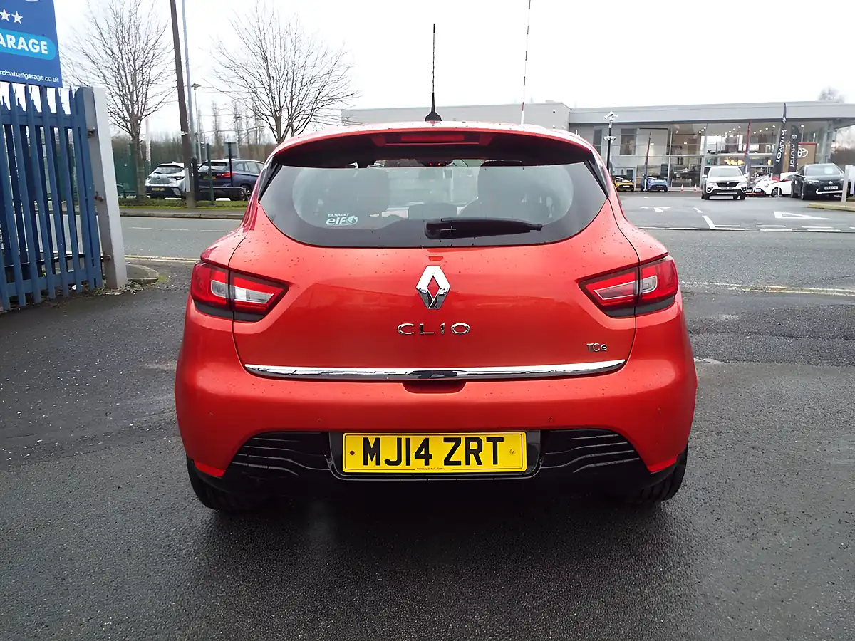 Used 2014 Renault Clio Dynamique S Medianav Red - Interior and Exterior details 6