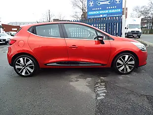 Used 2014 Renault Clio Dynamique S Medianav Red - Interior and Exterior details 8