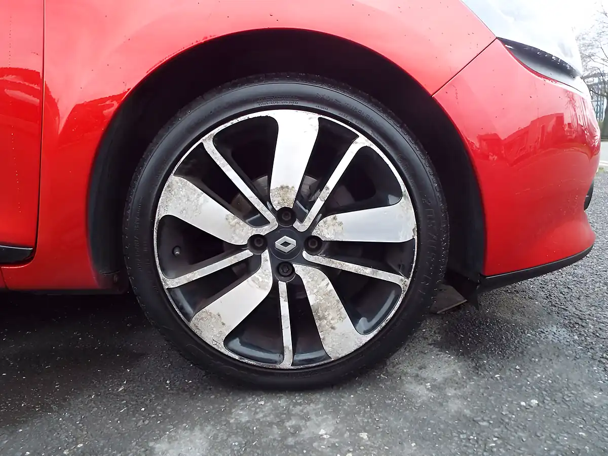 Used 2014 Renault Clio Dynamique S Medianav Red - Interior and Exterior details 9