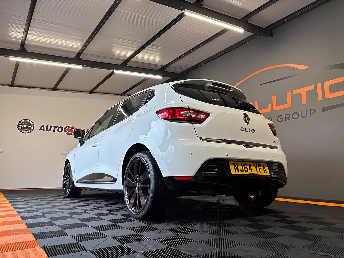 Used 2014 Renault Clio Dynamique S Medianav White - Interior and Exterior details 3
