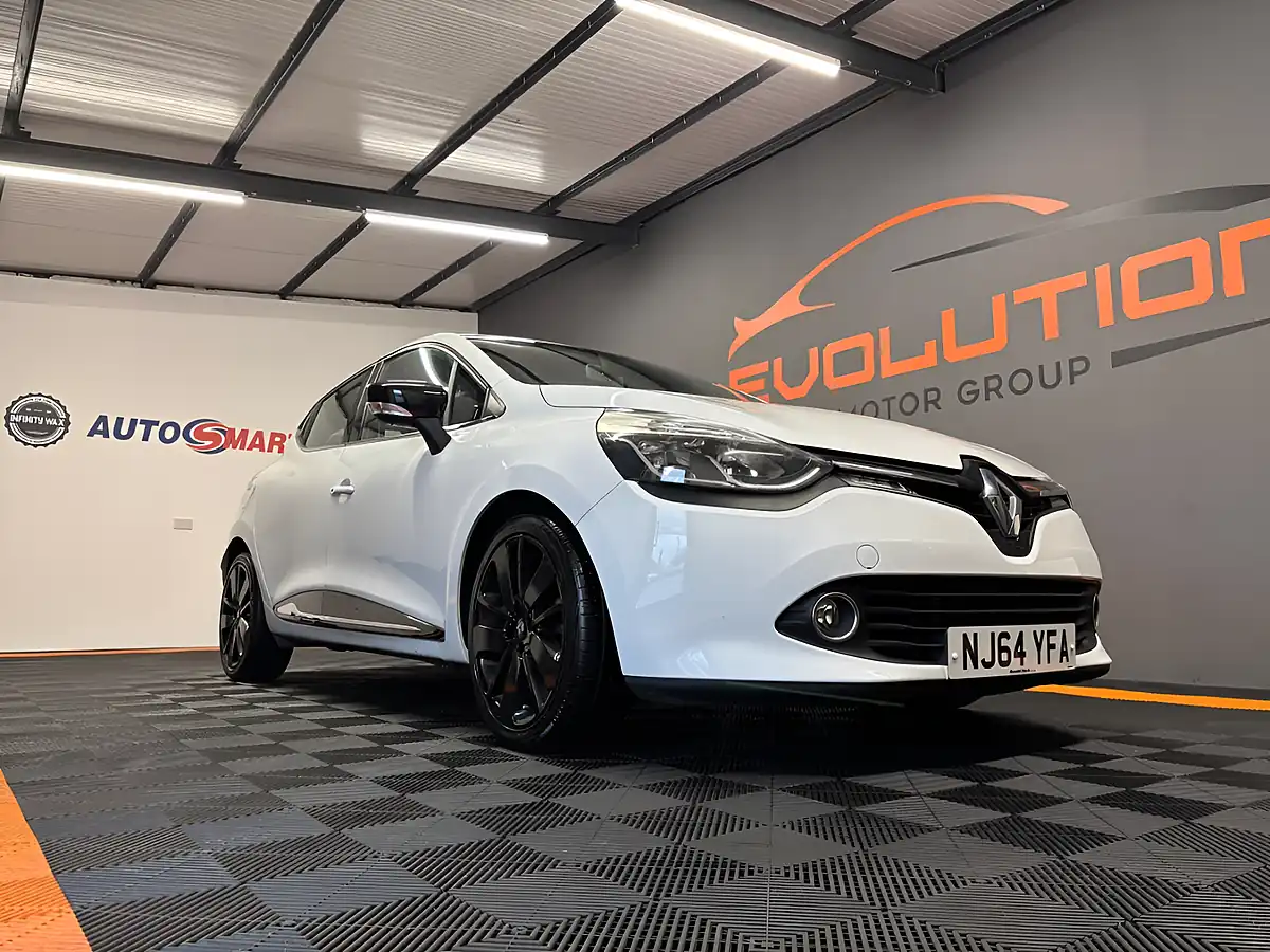 Used 2014 Renault Clio Dynamique S Medianav White - Interior and Exterior details 4