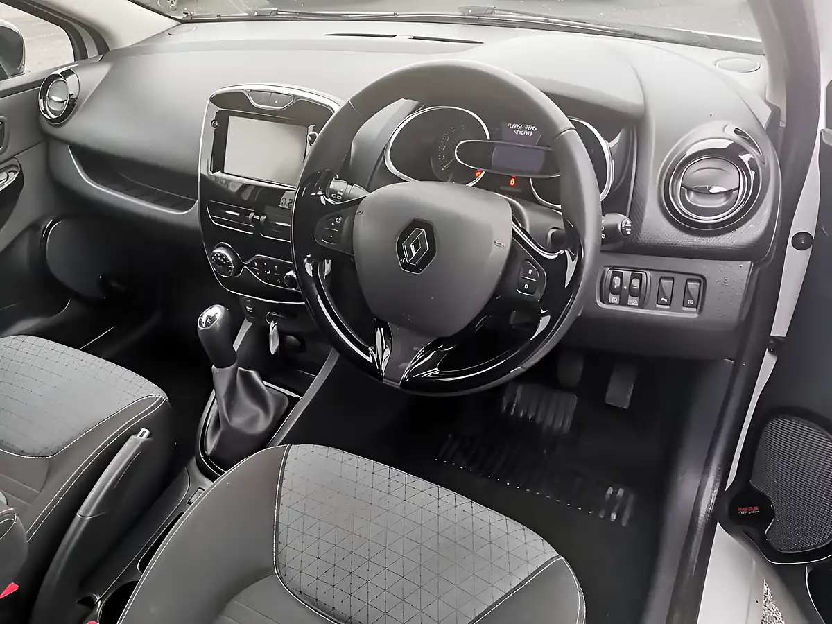 Used 2014 Renault Clio Dynamique S Medianav White - Interior and Exterior details 7