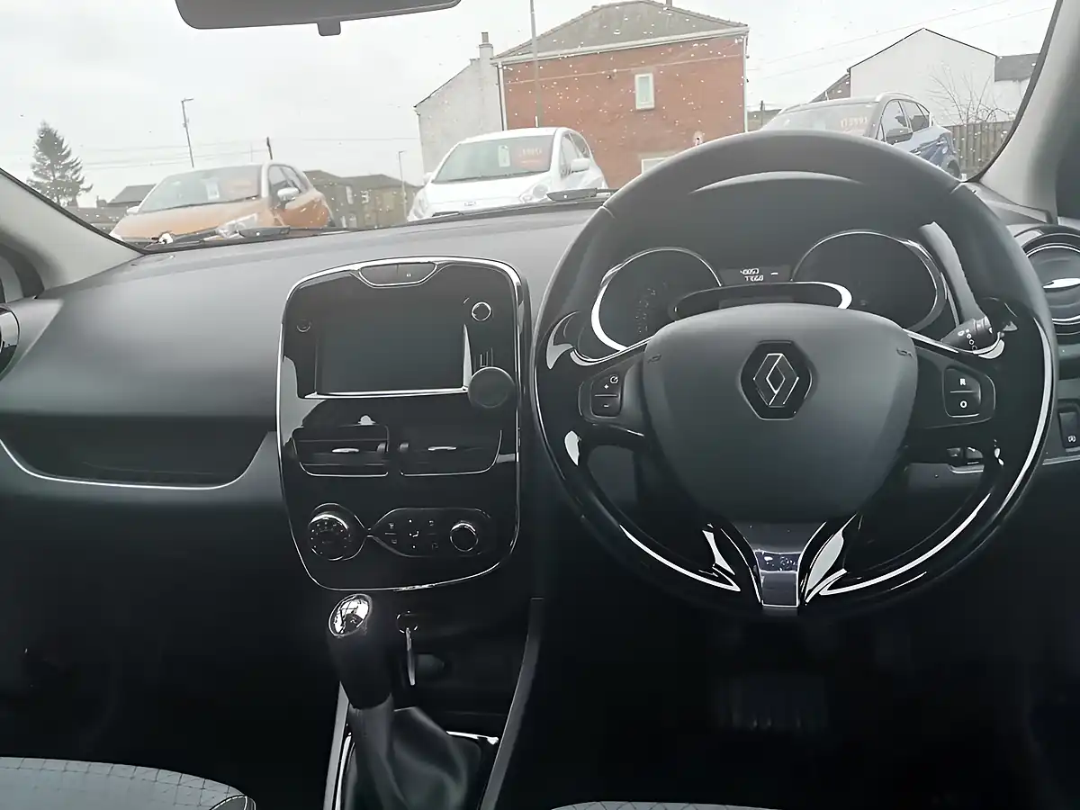 Used 2014 Renault Clio Dynamique S Medianav White - Interior and Exterior details 8