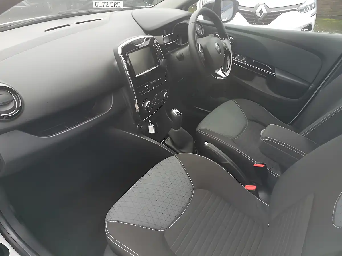 Used 2014 Renault Clio Dynamique S Medianav White - Interior and Exterior details 9