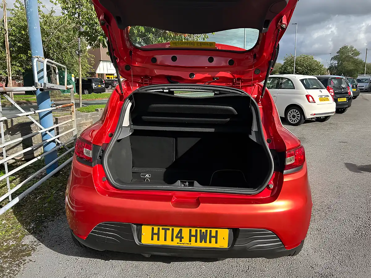 Used 2014 Renault Clio Expression + Red - Interior and Exterior details 10