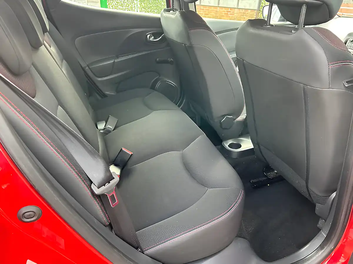 Used 2014 Renault Clio Expression + Red - Interior and Exterior details 12