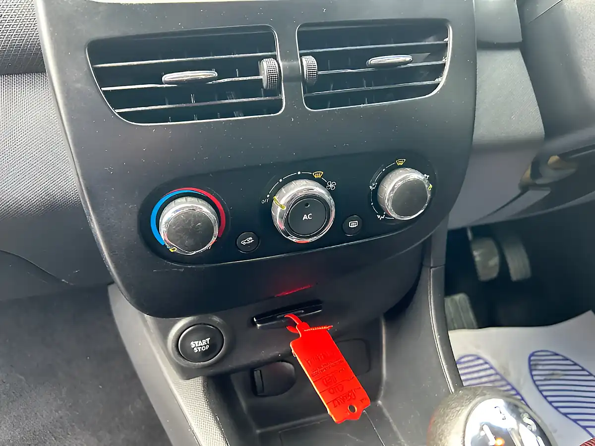 Used 2014 Renault Clio Expression + Red - Interior and Exterior details 15