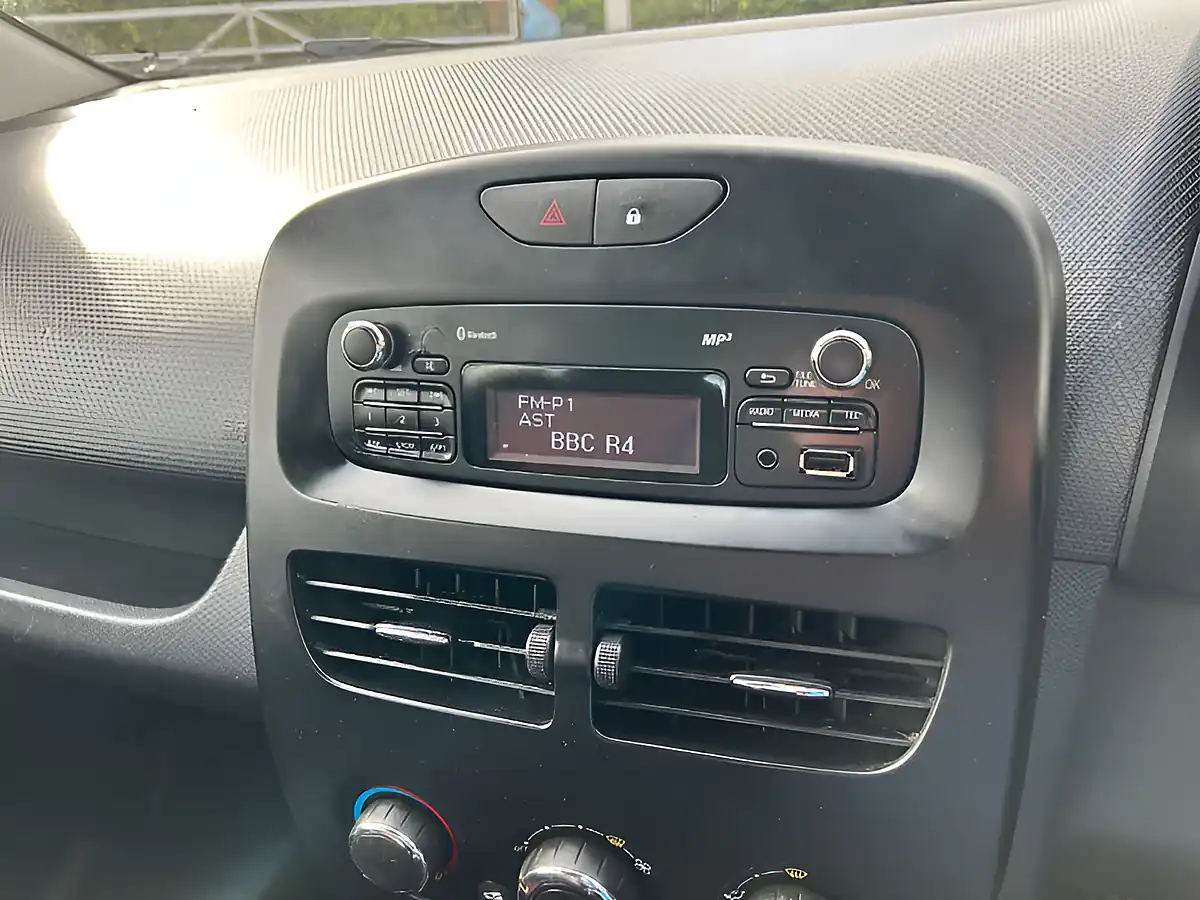 Used 2014 Renault Clio Expression + Red - Interior and Exterior details 17