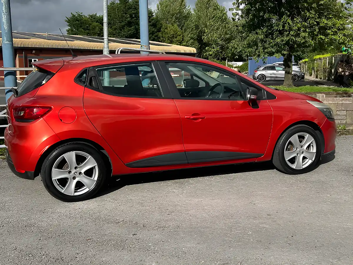 Used 2014 Renault Clio Expression + Red - Interior and Exterior details 7