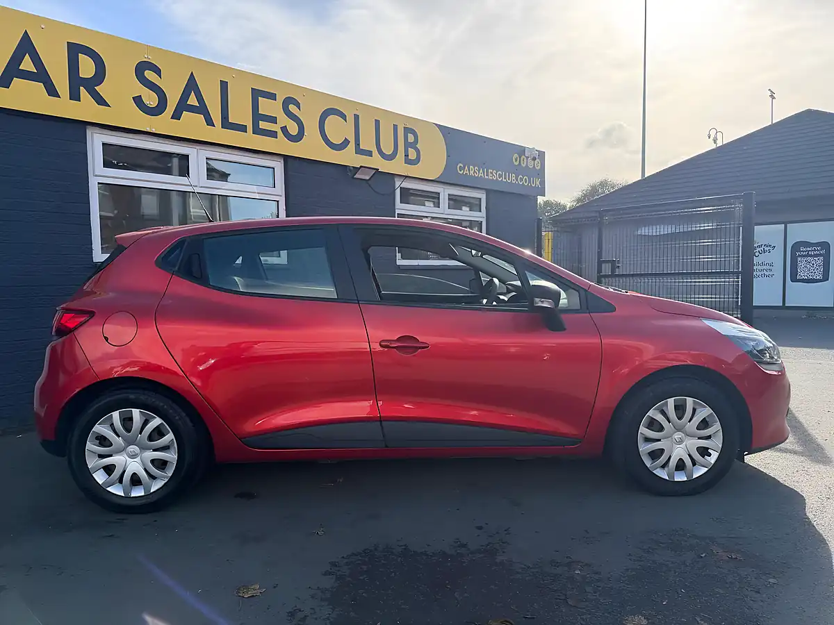 Used 2014 Renault Clio Expression Red - Interior and Exterior details 12