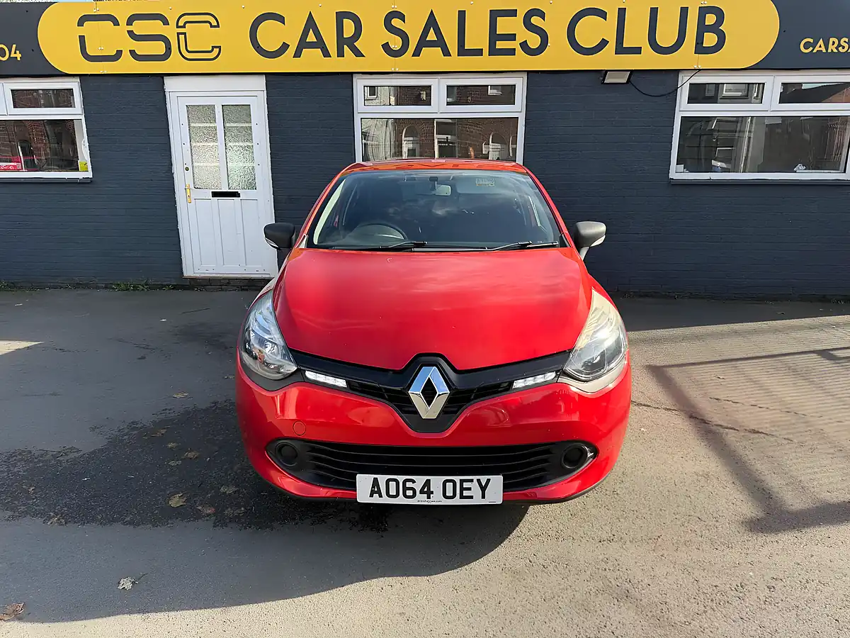 Used 2014 Renault Clio Expression Red - Interior and Exterior details 4