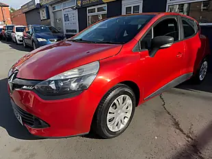 Used 2014 Renault Clio Expression Red - Interior and Exterior details 5