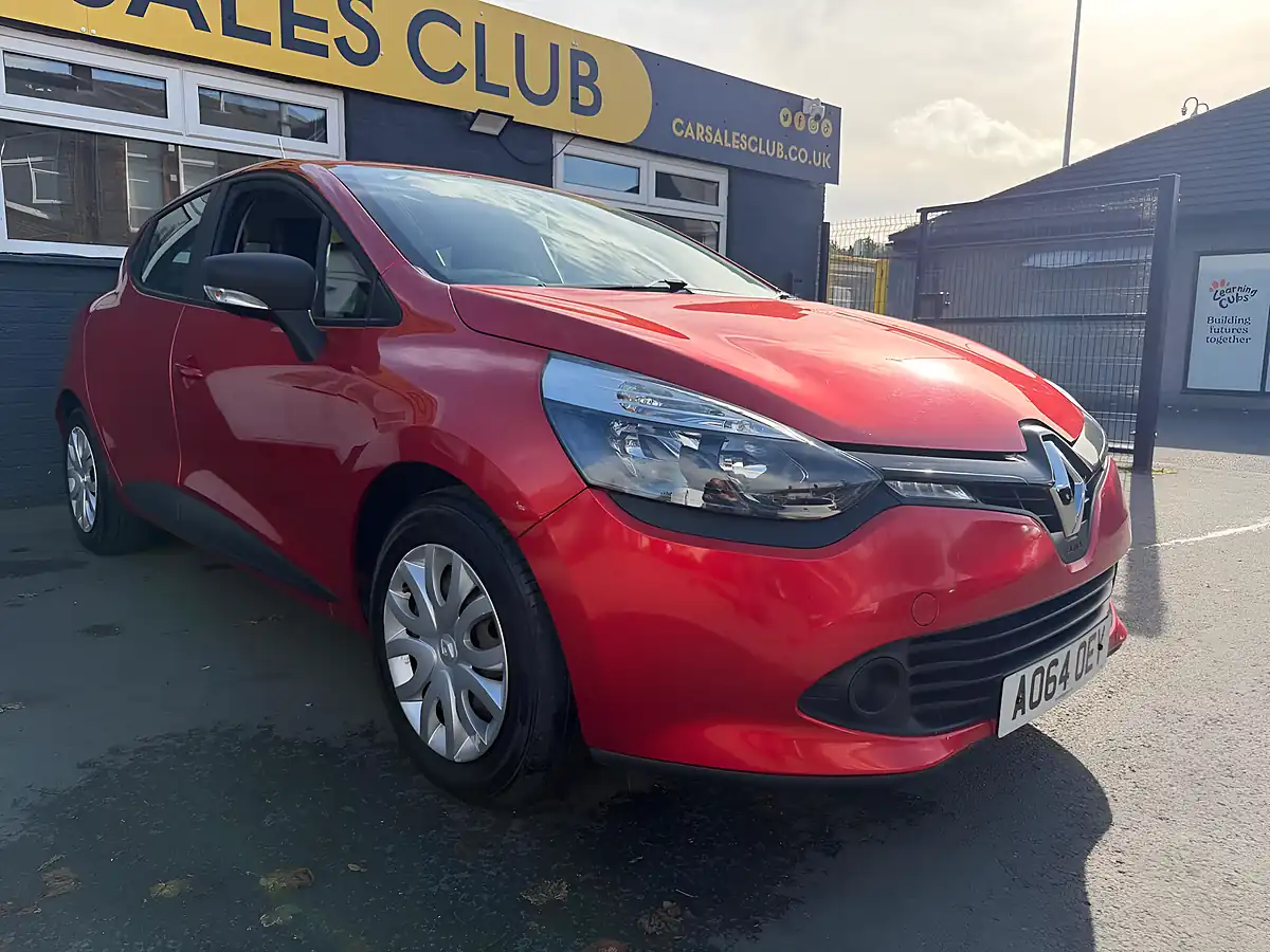 Used 2014 Renault Clio Expression Red - Interior and Exterior details 6