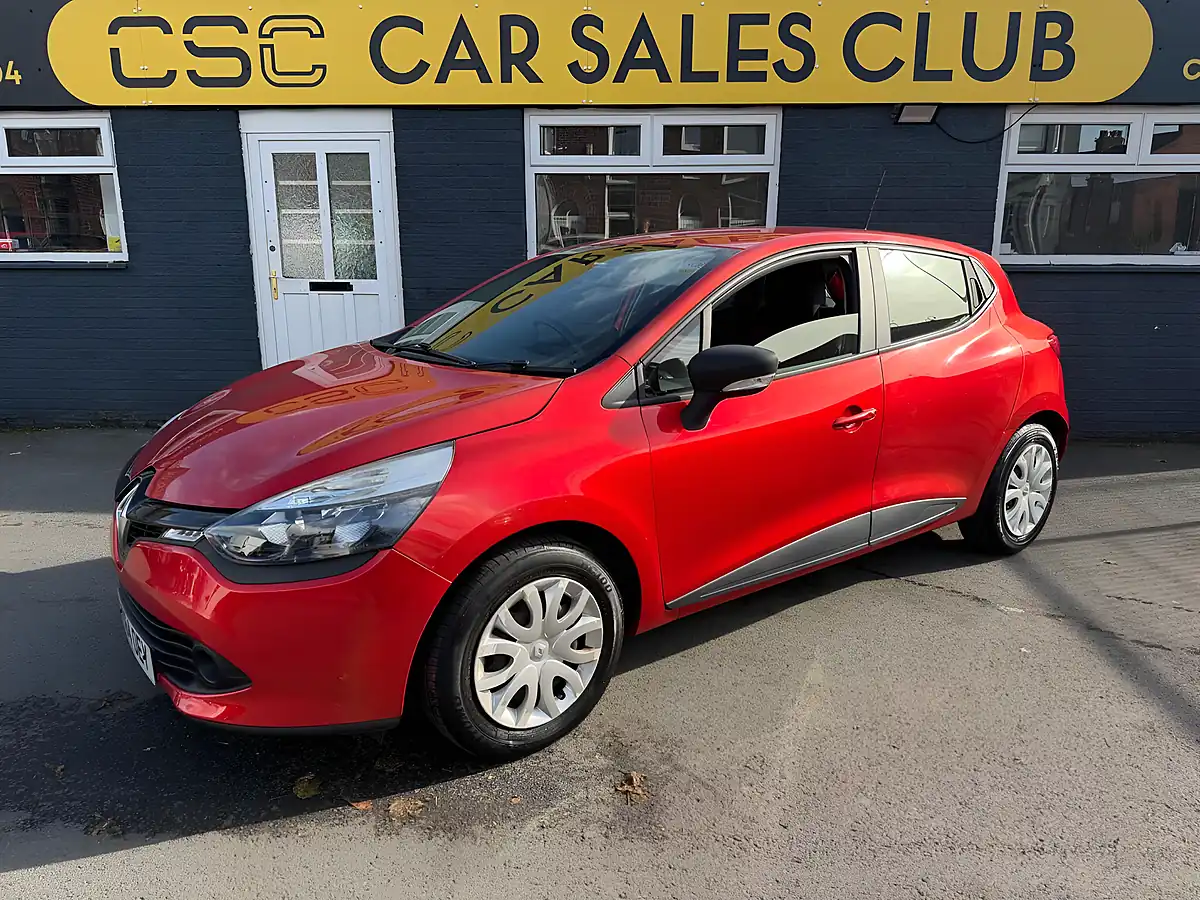 Used 2014 Renault Clio Expression Red - Interior and Exterior details 7