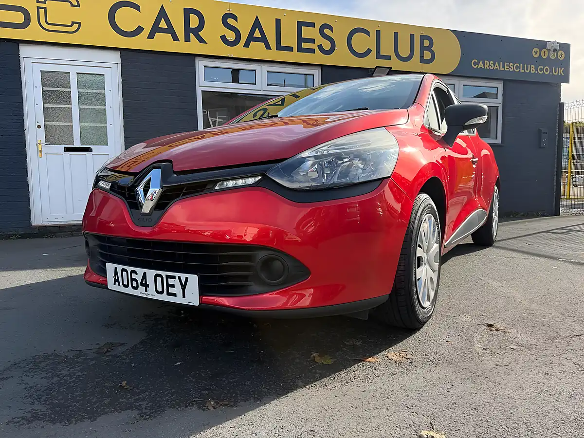 Used 2014 Renault Clio Expression Red - Interior and Exterior details 8