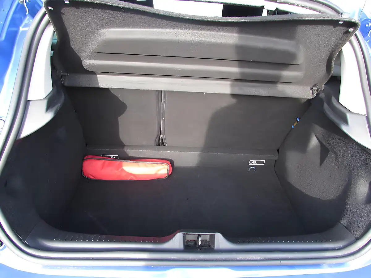 Used 2014 Renault Clio GT Line Blue - Interior and Exterior details 11
