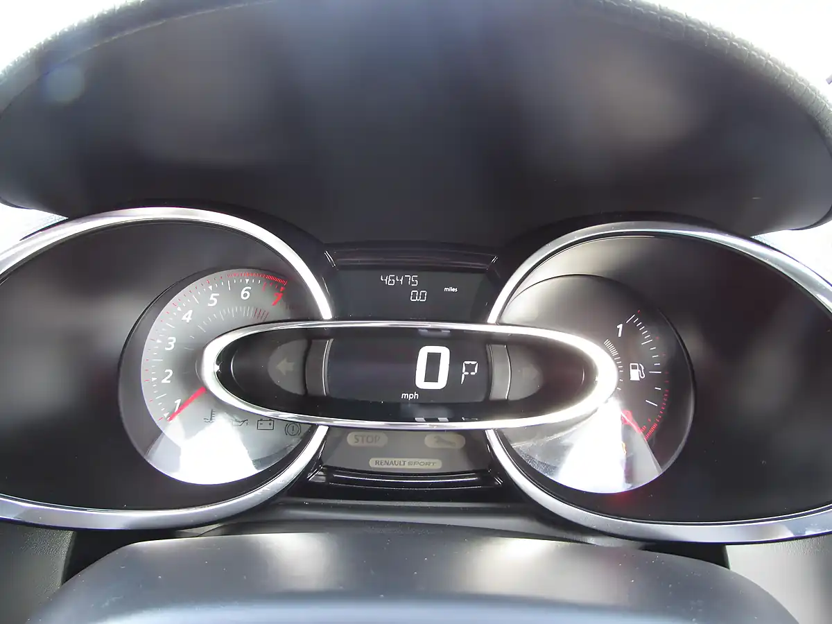 Used 2014 Renault Clio GT Line Blue - Interior and Exterior details 14