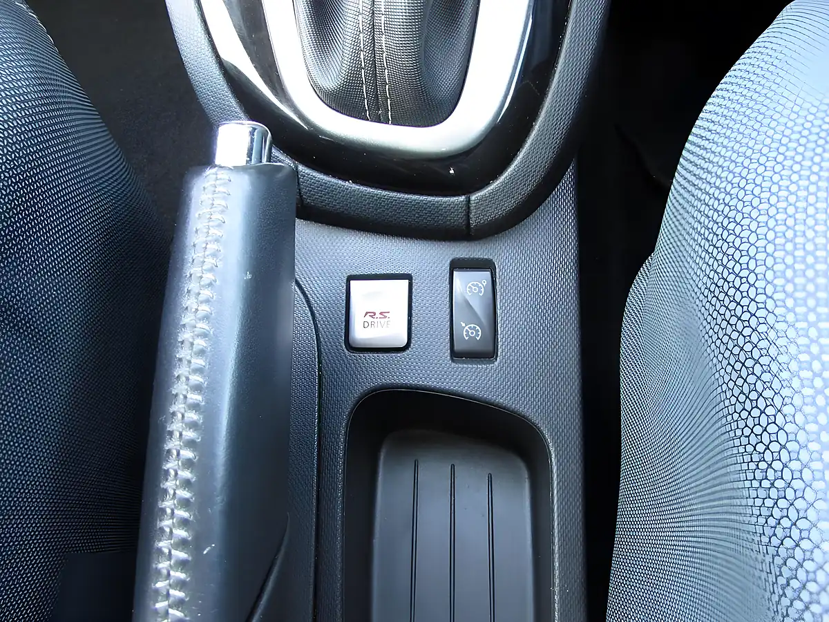 Used 2014 Renault Clio GT Line Blue - Interior and Exterior details 15