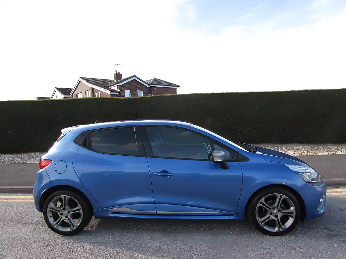 Used 2014 Renault Clio GT Line Blue - Interior and Exterior details 8