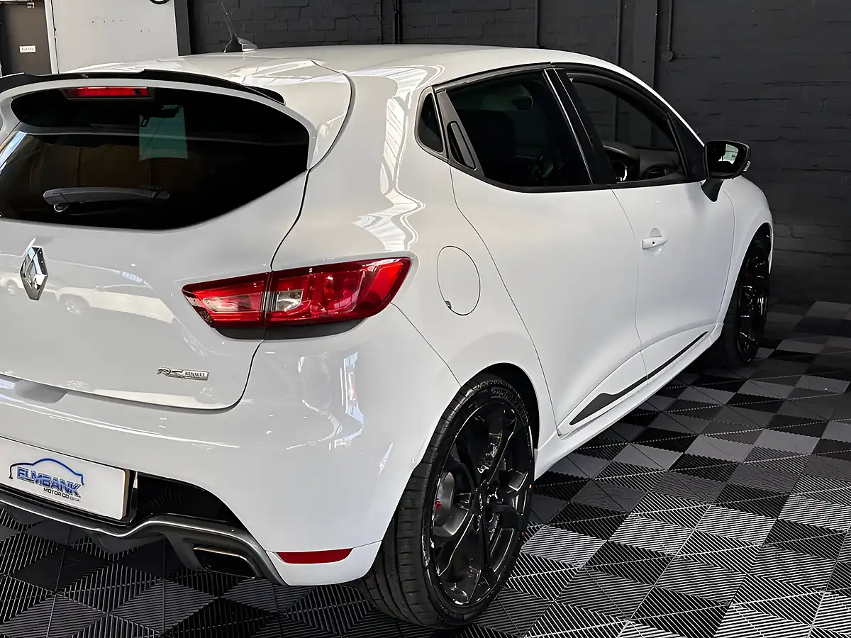 Used 2014 Renault Clio Renaultsport Glacier White - Interior and Exterior details 12