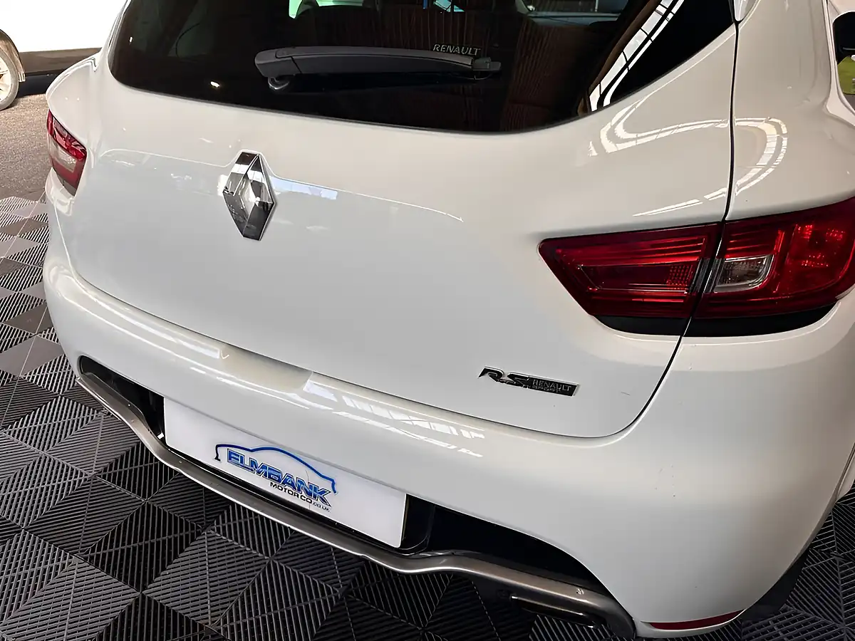 Used 2014 Renault Clio Renaultsport Glacier White - Interior and Exterior details 13