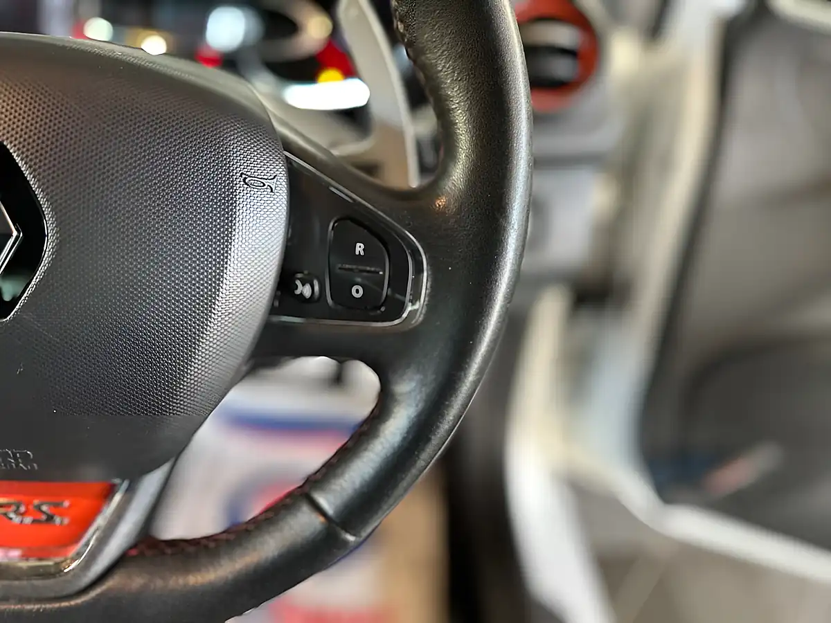 Used 2014 Renault Clio Renaultsport Glacier White - Interior and Exterior details 19